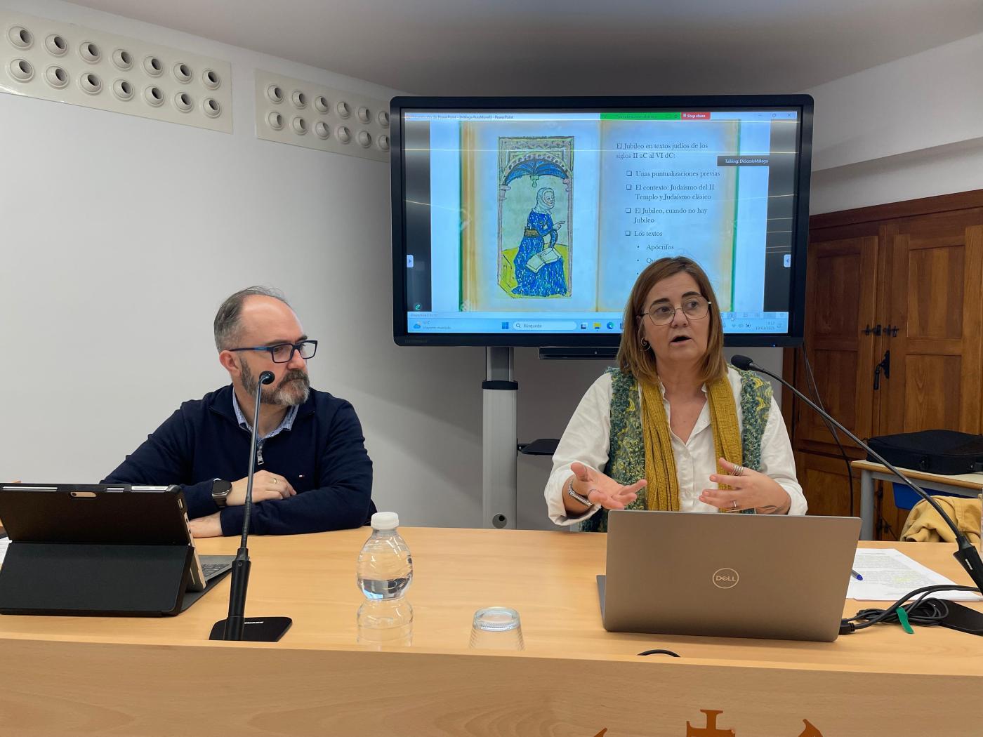 La profesora Olga Ruiz Morell fue presentada por el profesor Emilio López Navas