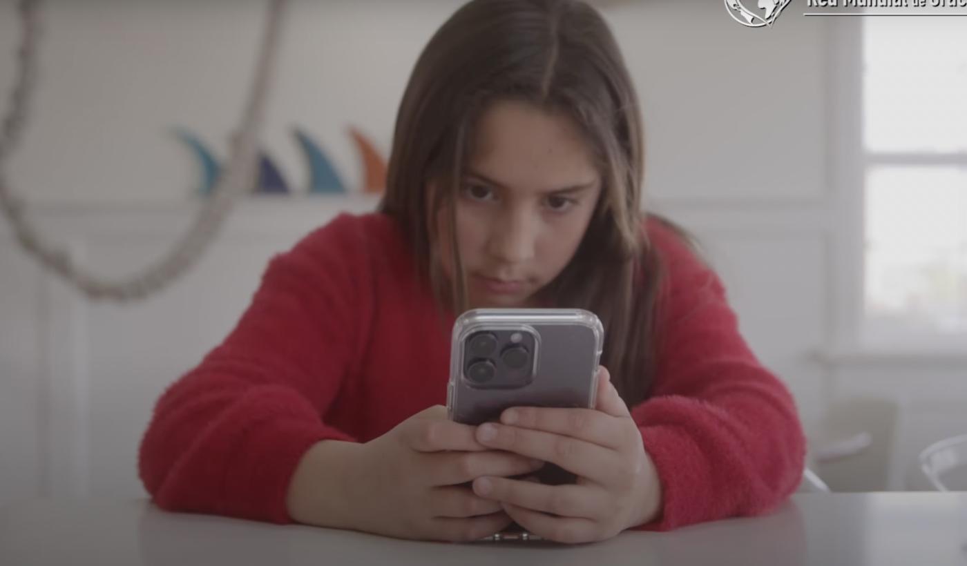 Papa Francisco: «Si pasamos más tiempo con el móvil que con la gente, algo no funciona»