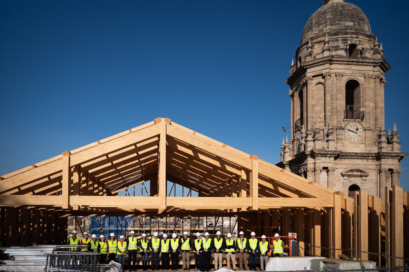 Visita del alcalde y miembros de la corporación municipal a las obras de la Catedral de Málaga