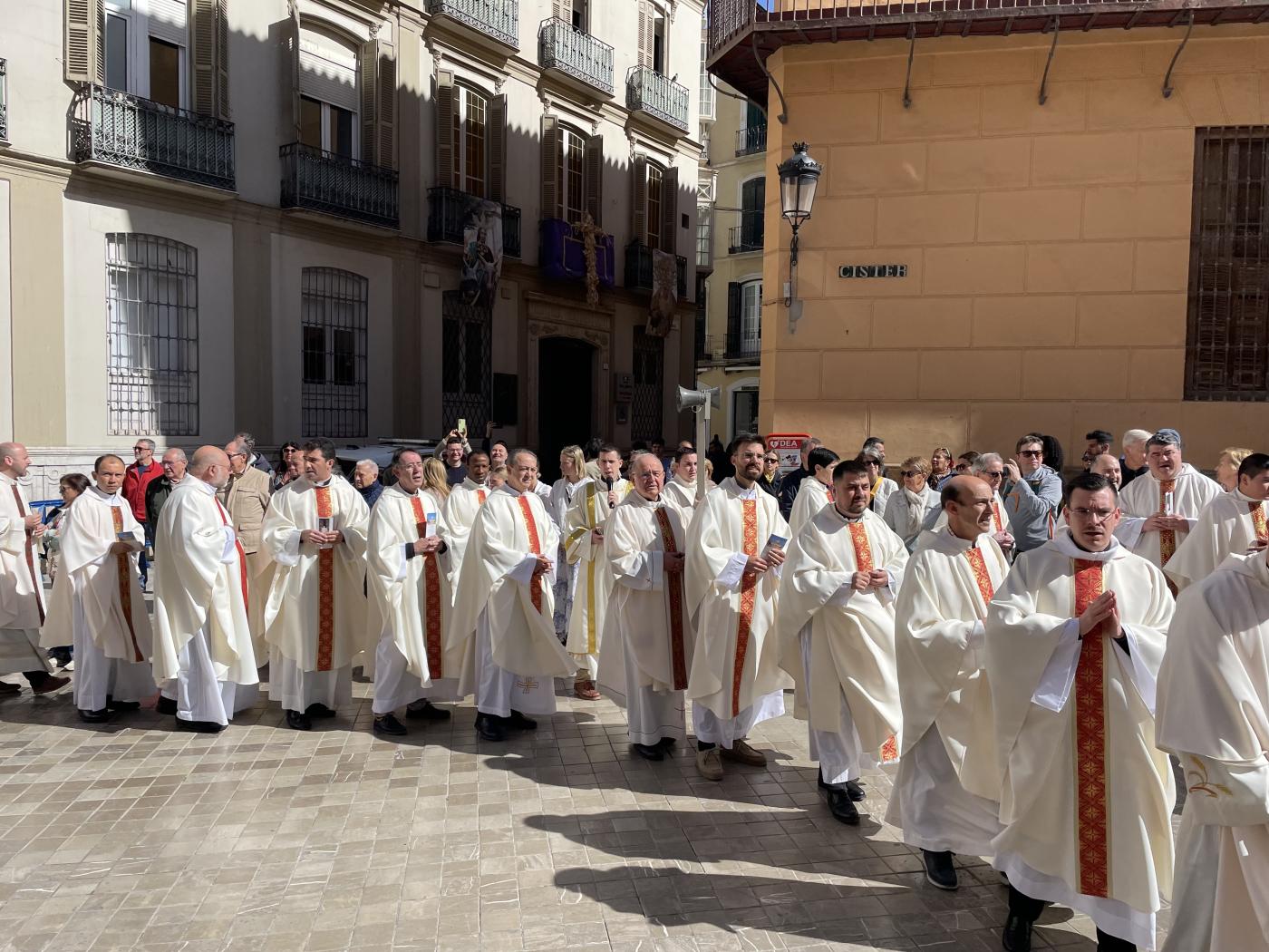 «Los sacerdotes estamos también necesitados del perdón y de la misericordia de Dios»