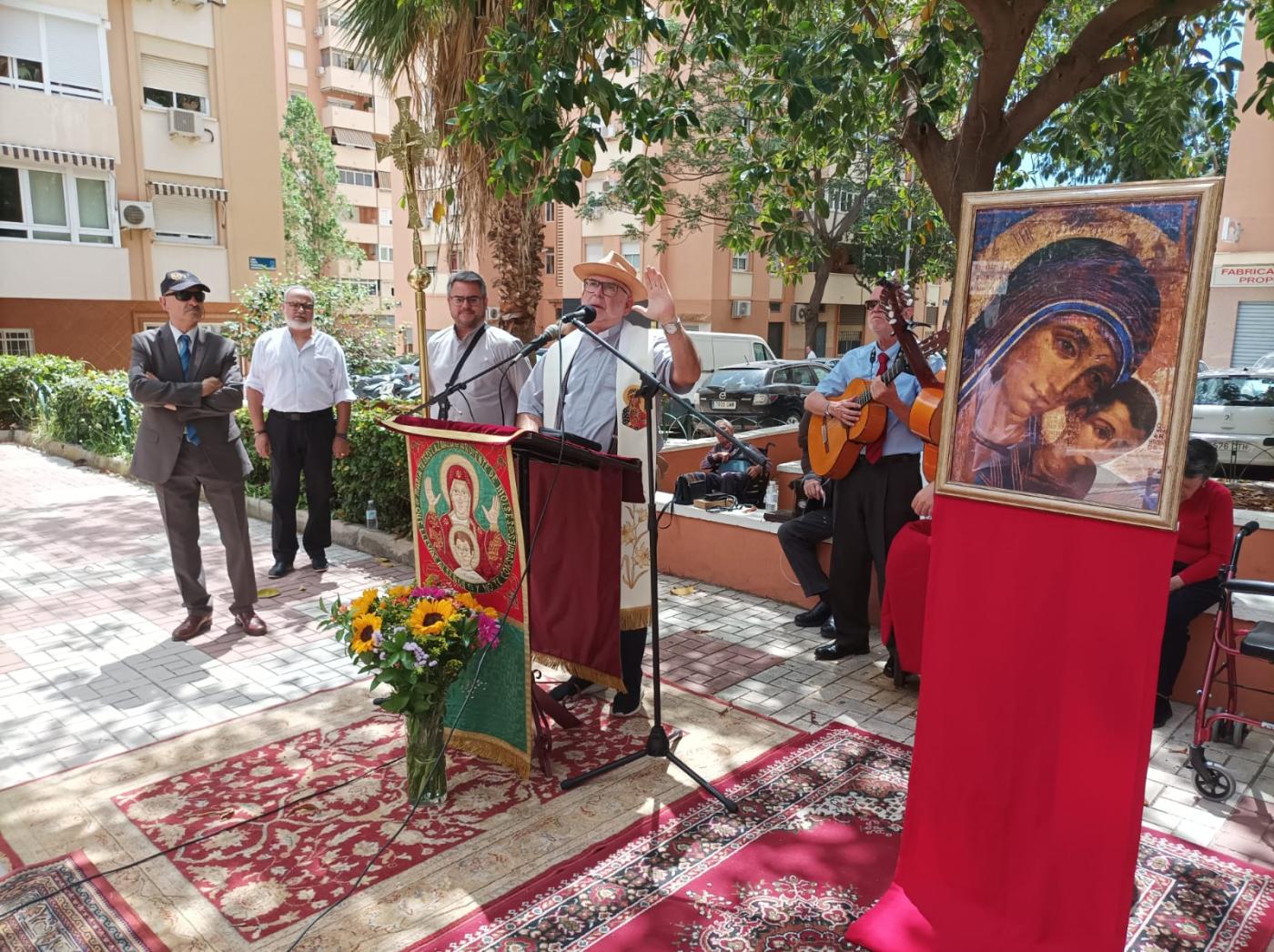 Primer anuncio de la parroquia de Santo Tomás en las calles del barrio