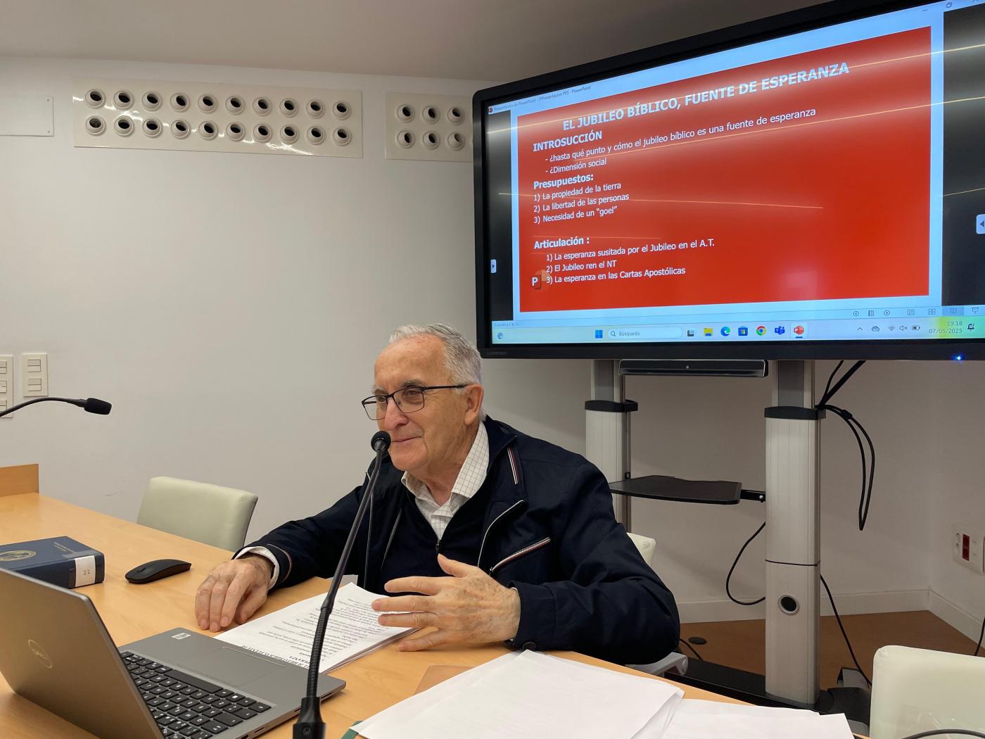 El profesor Gabriel Leal clausuró el Curso Bíblico sobre el Jubileo con una conferencia sobre la esperanza