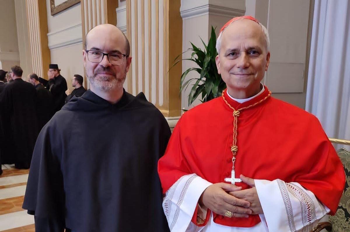 El agustino Javier Pérez barba junto al entonces cardenal Prevost