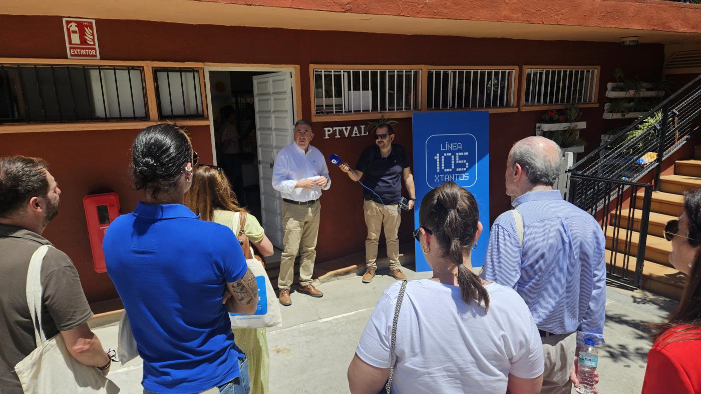 Parada de la Línea 105 en el Colegio Diocesano Cardenal Herrera Oria