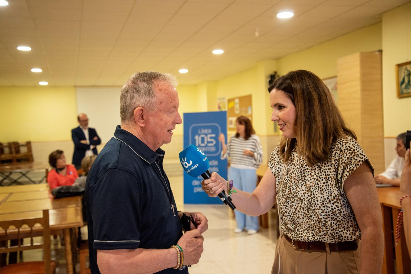 Parada de la Línea 105 en la parroquia Jesús Obrero y San Pío X en La Palmilla