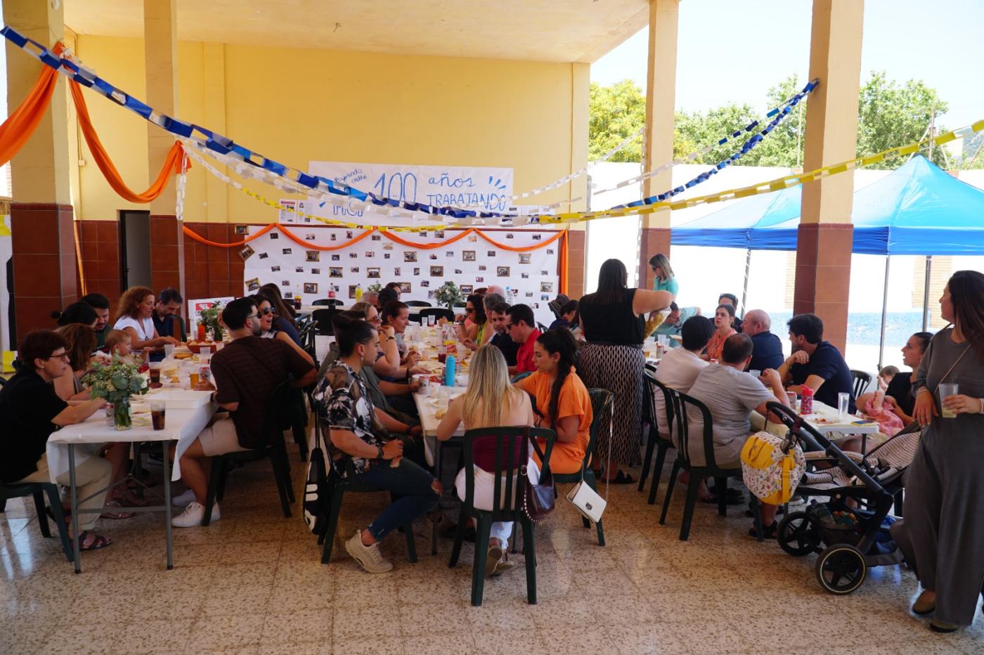 Encuentro de profesores celebrado con motivo del centenario en el colegio de Misioneras Cruzadas de la Iglesia