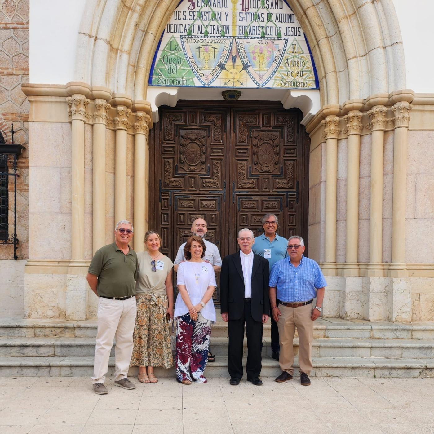 Permanente de la Delegación de Apostolado seglar, junto al Sr. Obispo // C. SUÁREZ