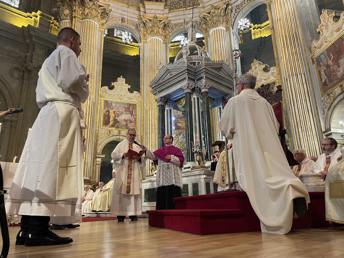 Ordenación sacerdotal de Antonio del Río y José Ignacio Postigo en la Catedral de Málaga // E. LLAMAS