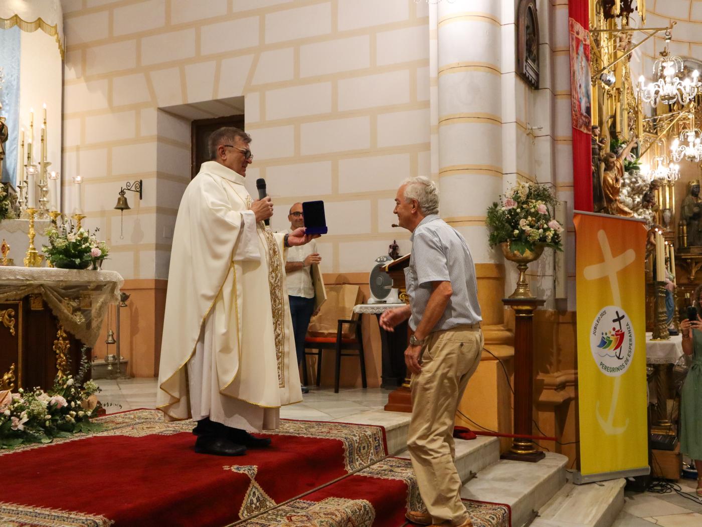 «Me llaman feligresa “todoterreno” y así es, dispuesta para lo que se necesite»