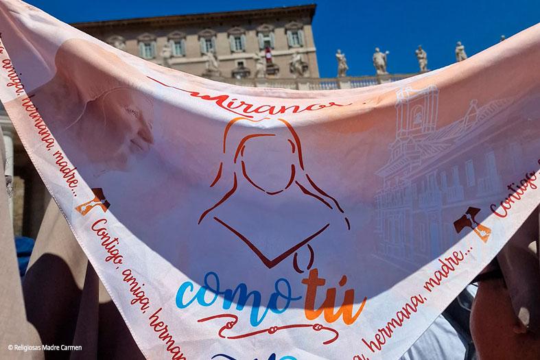Visita al Papa de una representación de la congregación de Franciscanas de los Sagrados Corazones