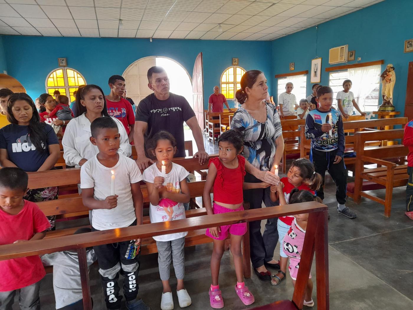 Feligreses de la parroquia de Ntra. Sra. del Valle en Morichalito (Venezuela)