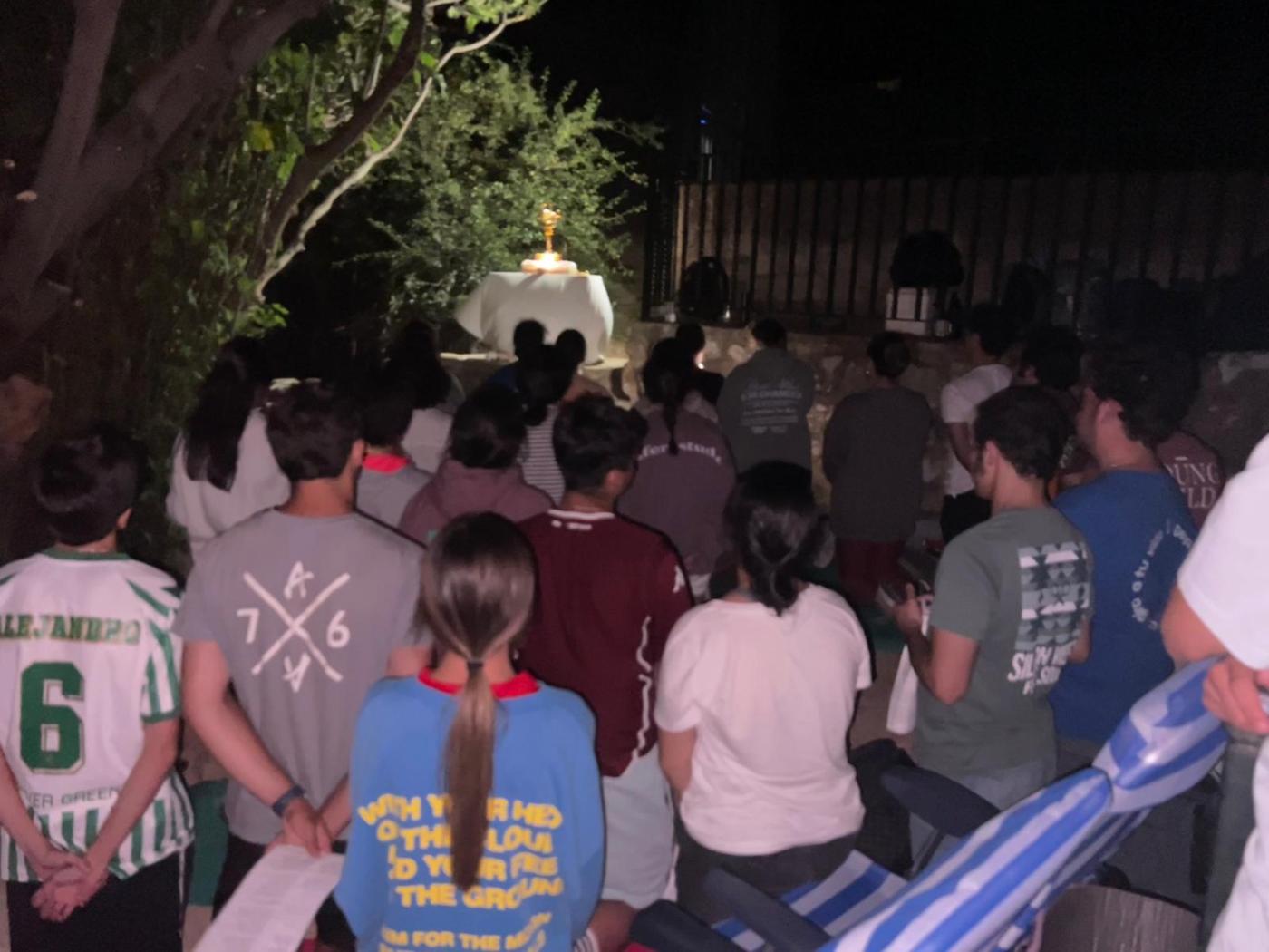 Los jóvenes de Antequera viven una noche muy especial y se preparan para el Jubileo en Roma