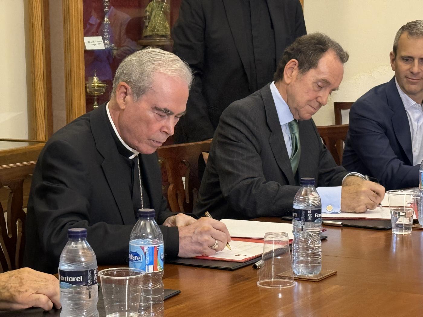 Fundación Iberdrola y el Cabildo Catedral firman un convenio para la iluminación interior del templo