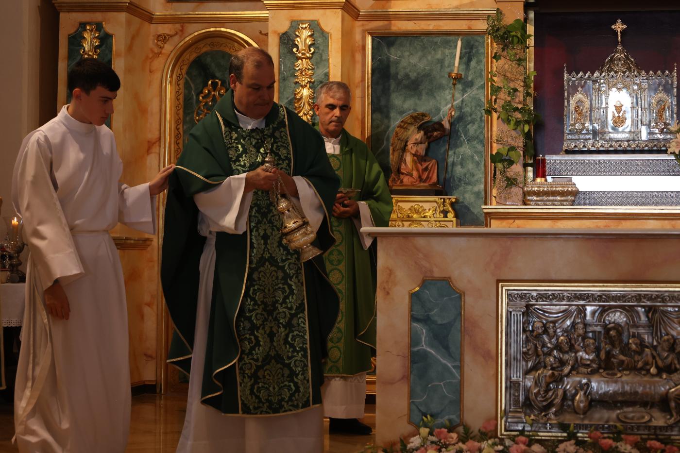 Torrox luce su nuevo retablo recién bendecido