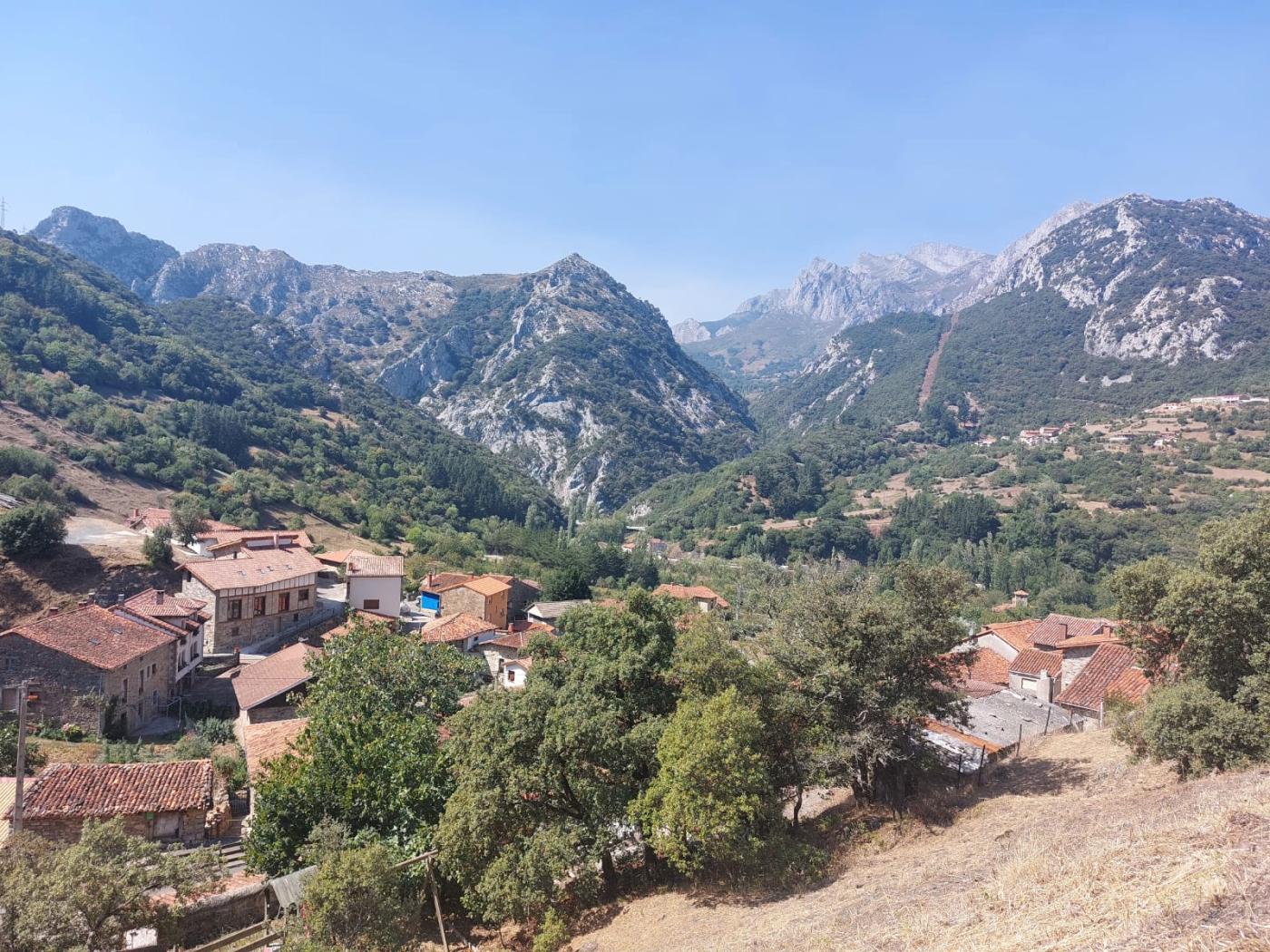 Peregrinación de la parroquia del Calvario de Marbella en el Camino Lebaniego