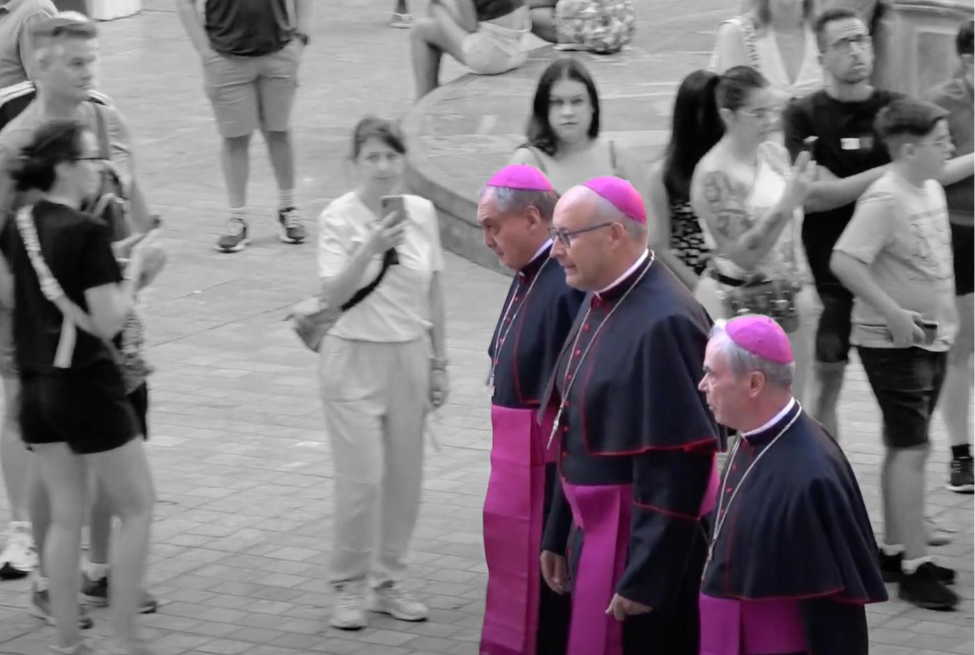 Así fue la llegada de D. José Antonio Satué a la Catedral para tomar posesión de la diócesis