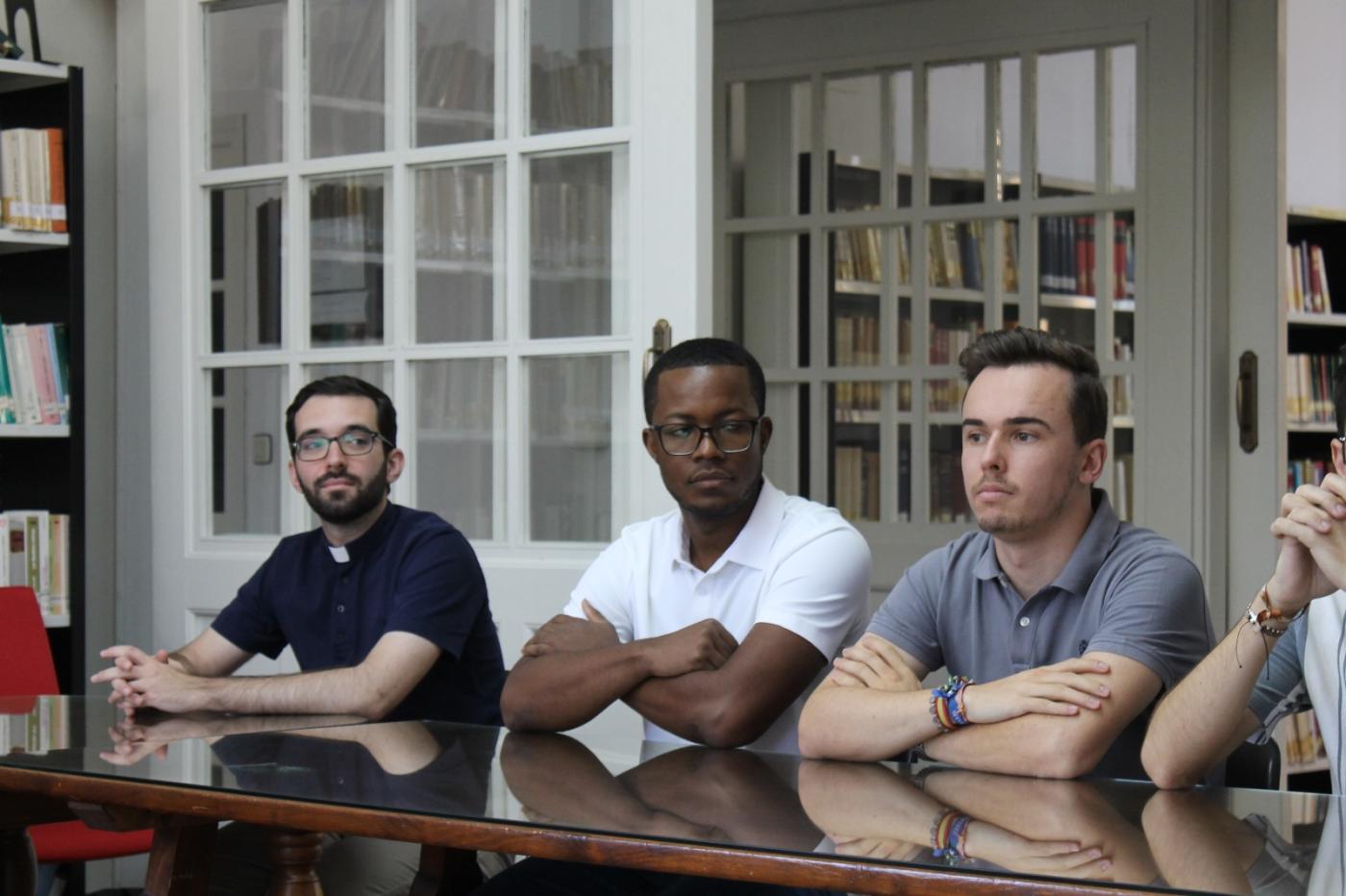 El Seminario diocesano recibe la visita del obispo