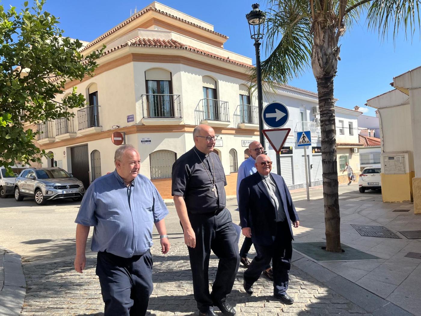 D. José Antonio llegando a la parroquia de Estación de Cártama