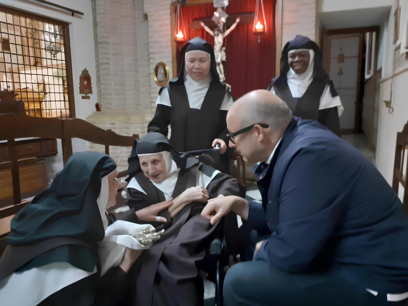 D. José Antonio Satué en el convento de las carmelitas de Ronda