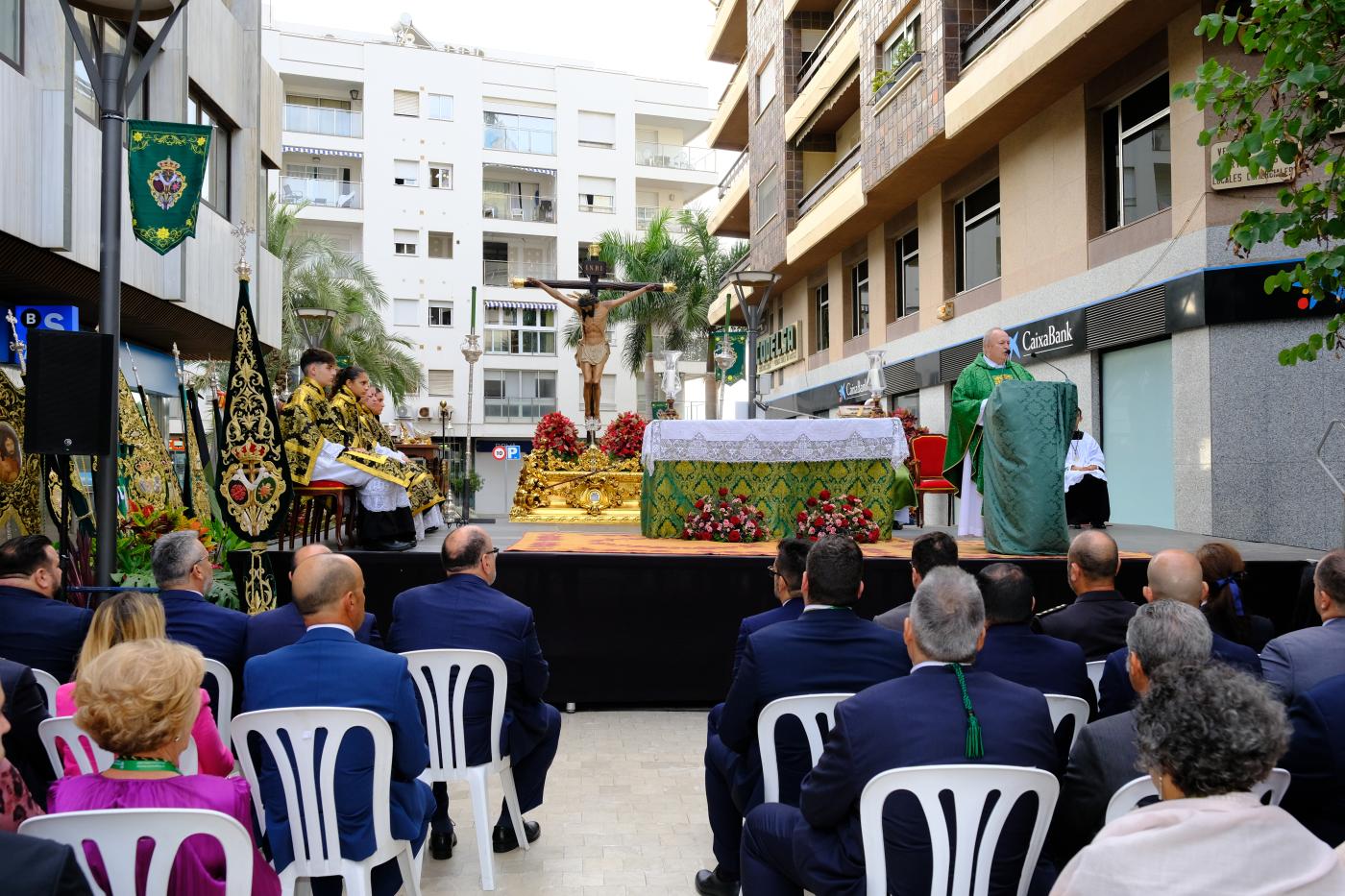 Estepona acogió a más de 500 hermanos de la Veracruz de España