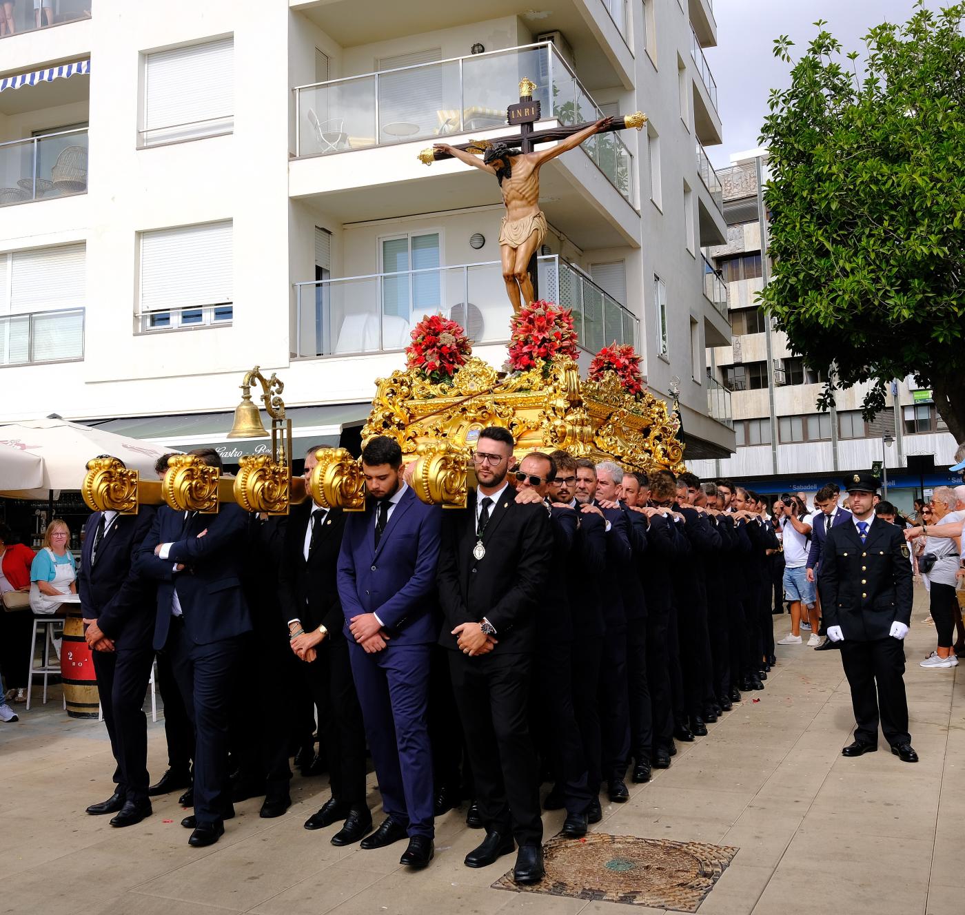 Estepona acogió a más de 500 hermanos de la Veracruz de España