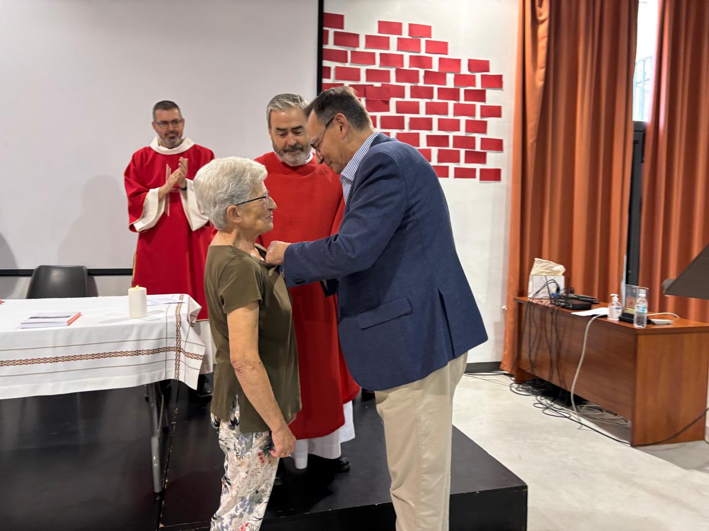 Entrega de la Medalla Pro Ecclesia Malacitana a Carmen Velasco