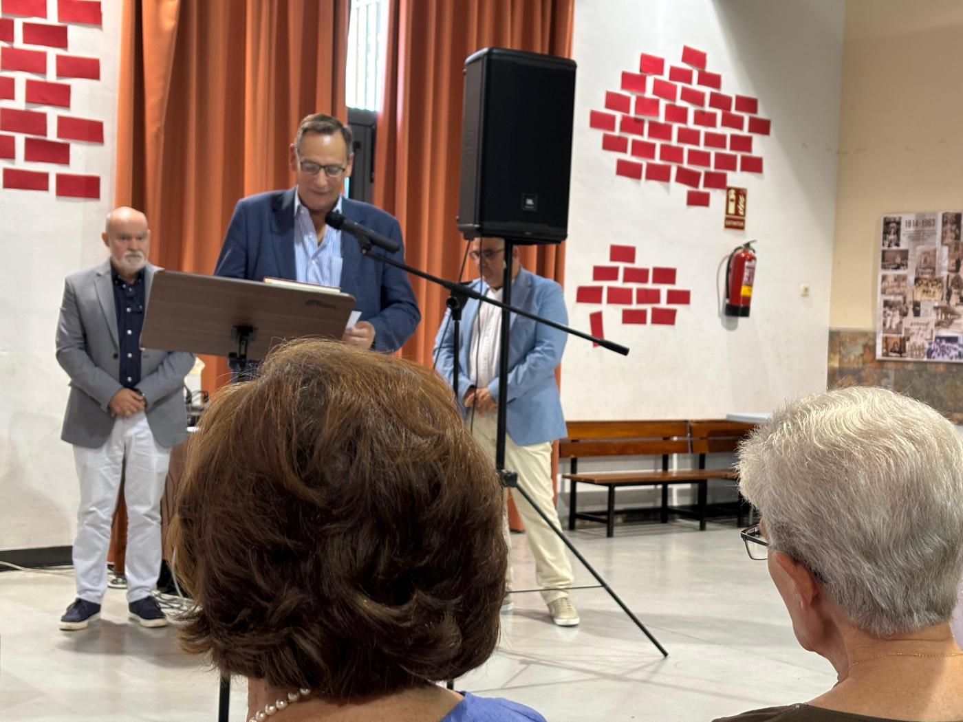 Agradecimiento a Carmen Velasco por su entrega