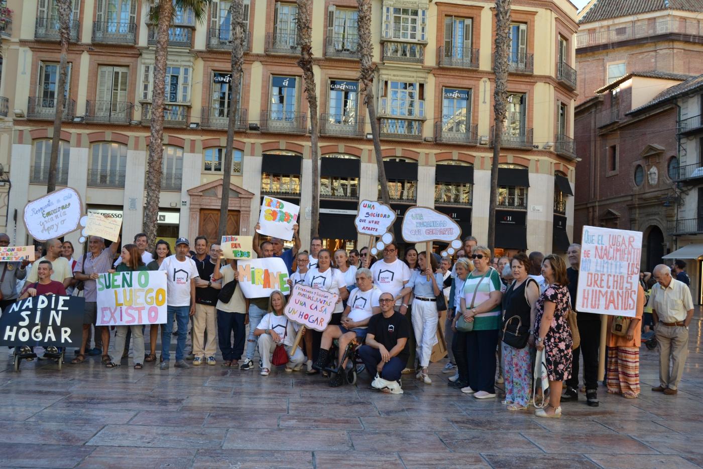 La campaña del Día de las Personas sin Hogar llena de esperanza la Plaza de la Constitución