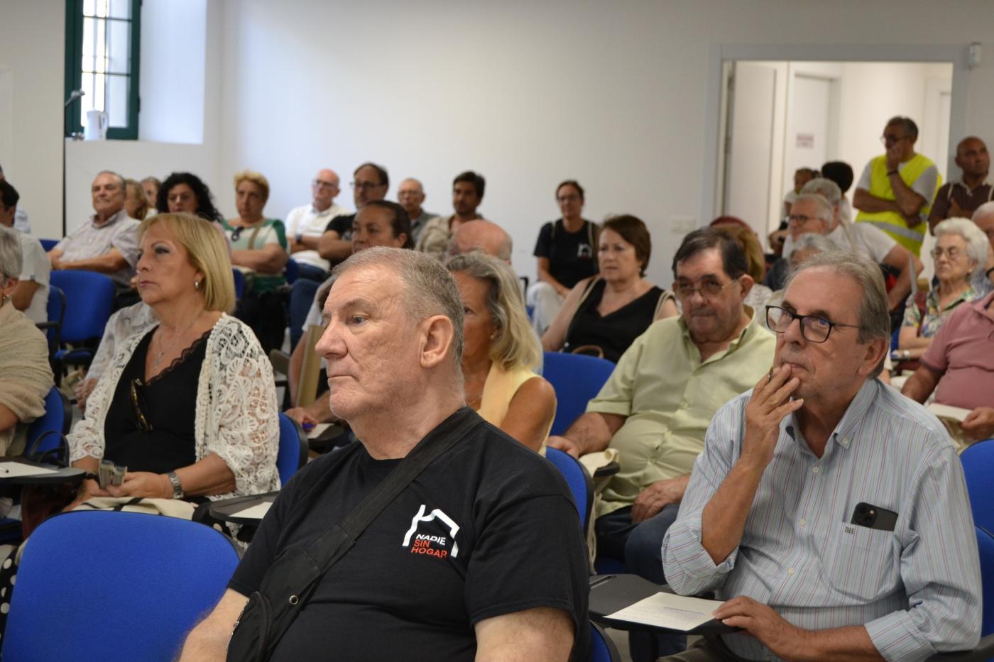 La campaña del Día de las Personas sin Hogar llena de esperanza la Plaza de la Constitución