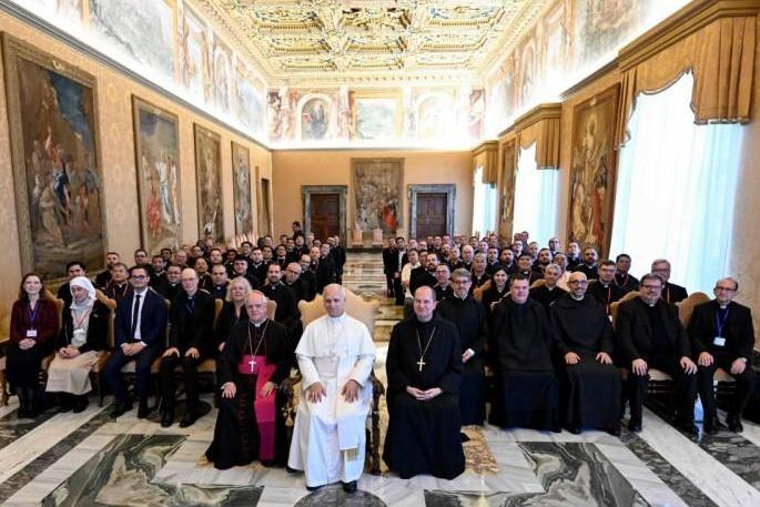 León XIV: «Que la liturgia en las parroquias sea cuidada y explicada con competencia»