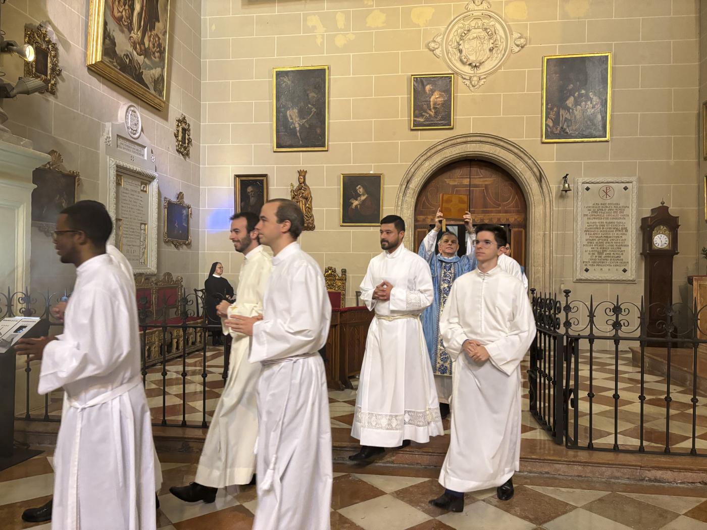 «Estos ministerios son una llamada a vivir con mayor intensidad vuestra relación con Cristo Palabra y Cristo Eucaristía»