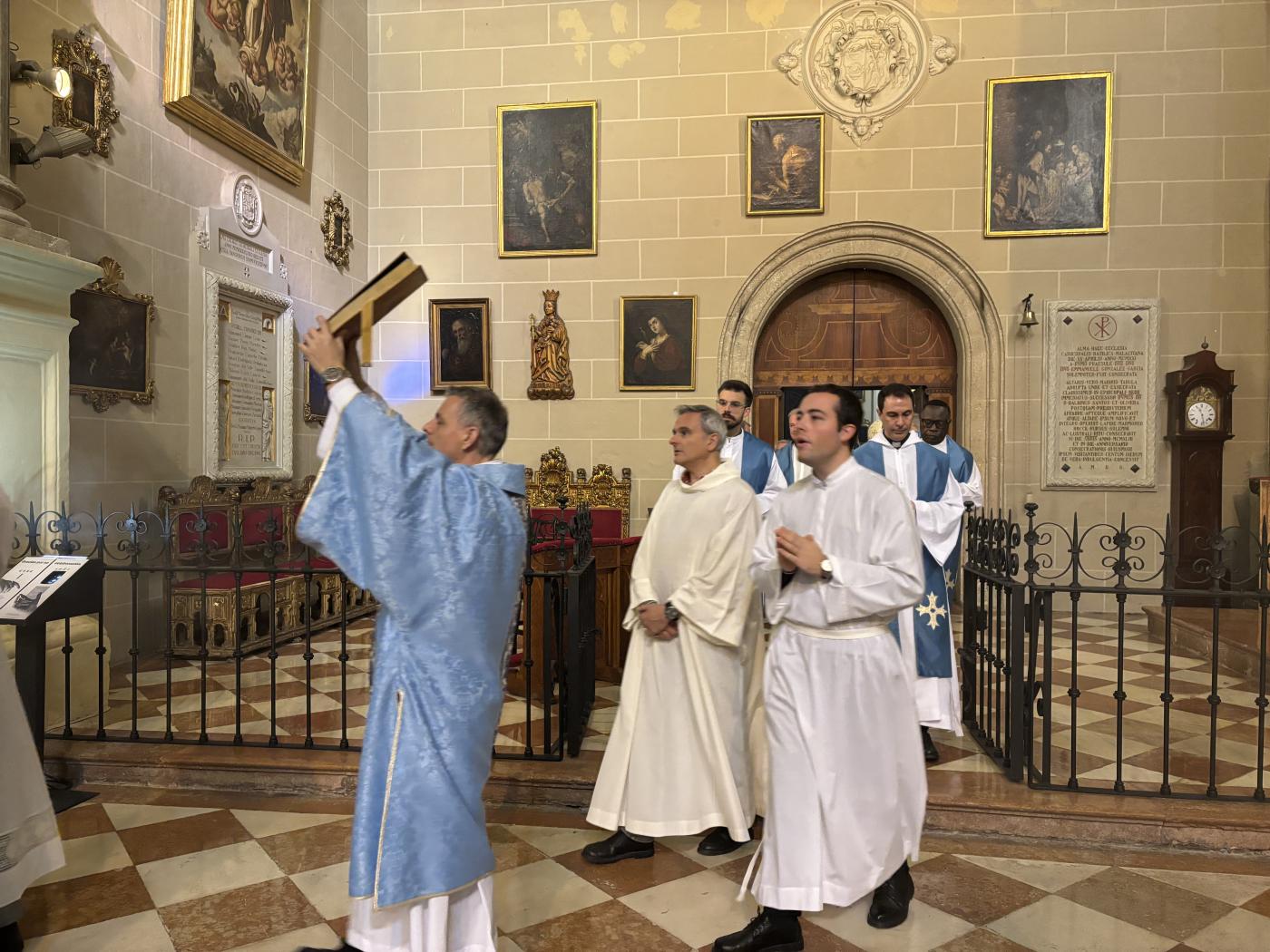 «Estos ministerios son una llamada a vivir con mayor intensidad vuestra relación con Cristo Palabra y Cristo Eucaristía»