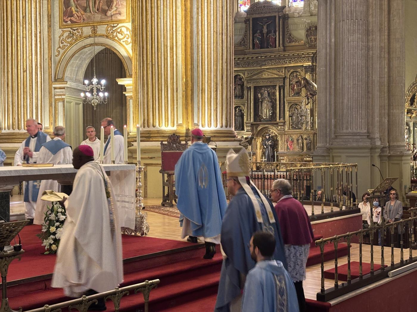 «Estos ministerios son una llamada a vivir con mayor intensidad vuestra relación con Cristo Palabra y Cristo Eucaristía»