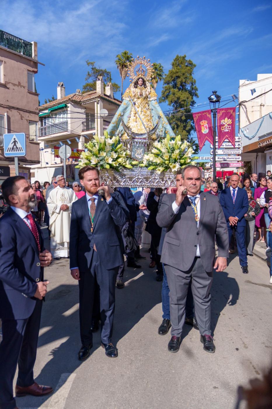 Pizarra vive un día histórico con la bendición del monumento del Triunfo a la Virgen de la Fuensanta 