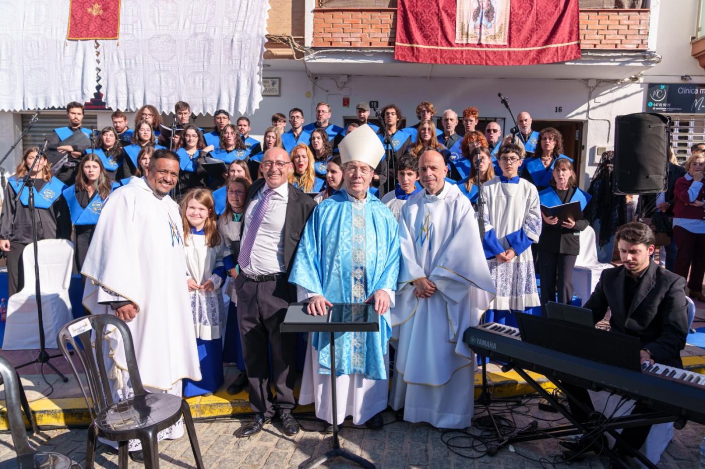 Pizarra vive un día histórico con la bendición del monumento del Triunfo a la Virgen de la Fuensanta 