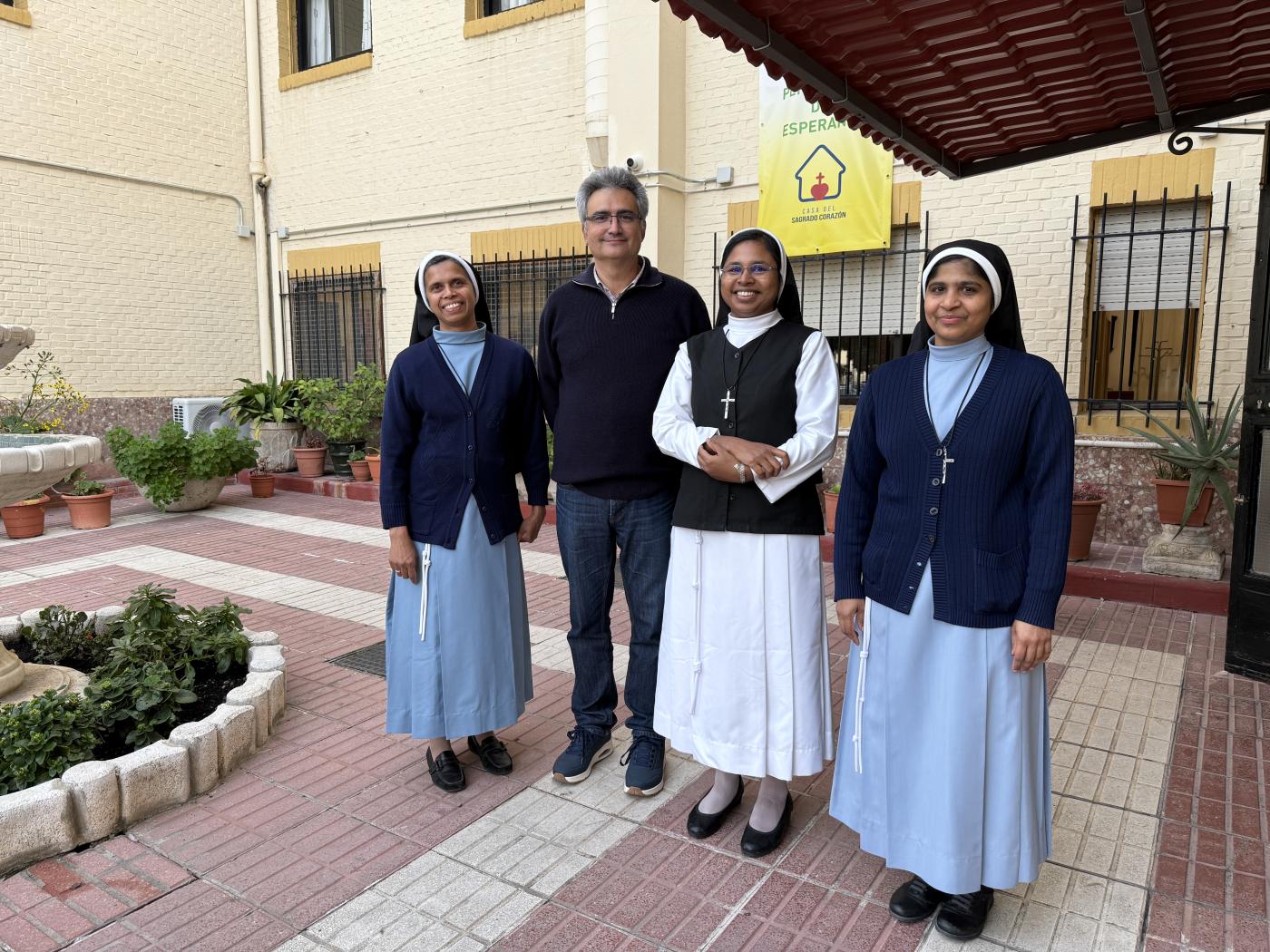 El Cotolengo recibe la visita del Obispo de Málaga en el Día de la Virgen de la Esperanza