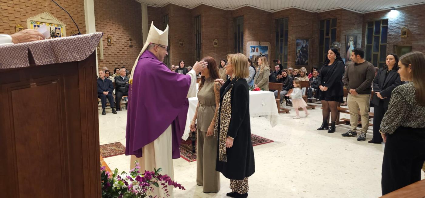 Confirmaciones y visita episcopal a la comunidad dehoniana en San Antonio de Padua