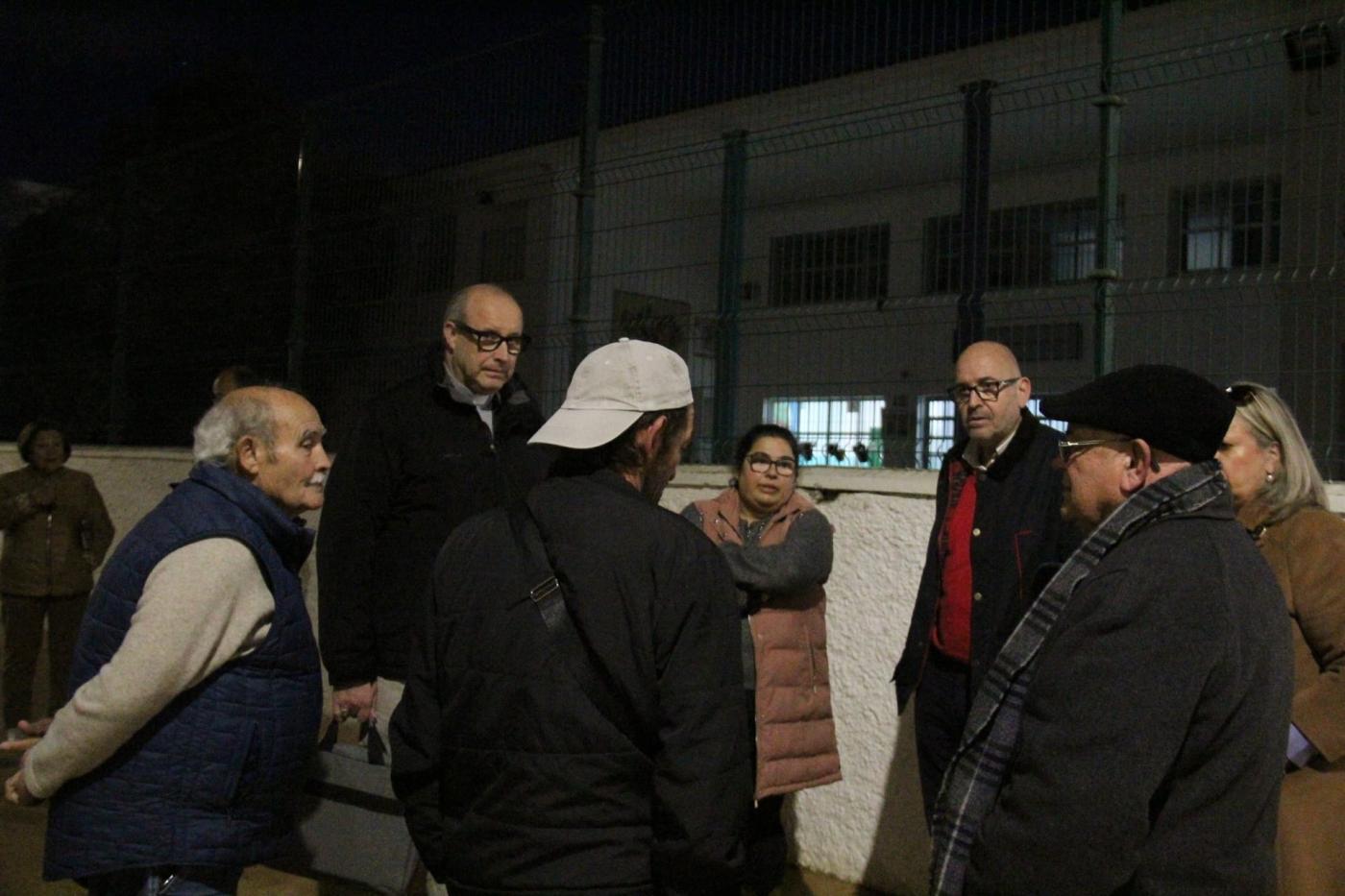 Mons. Satué visita a las familias de Estación de Cártama afectadas por las inundaciones