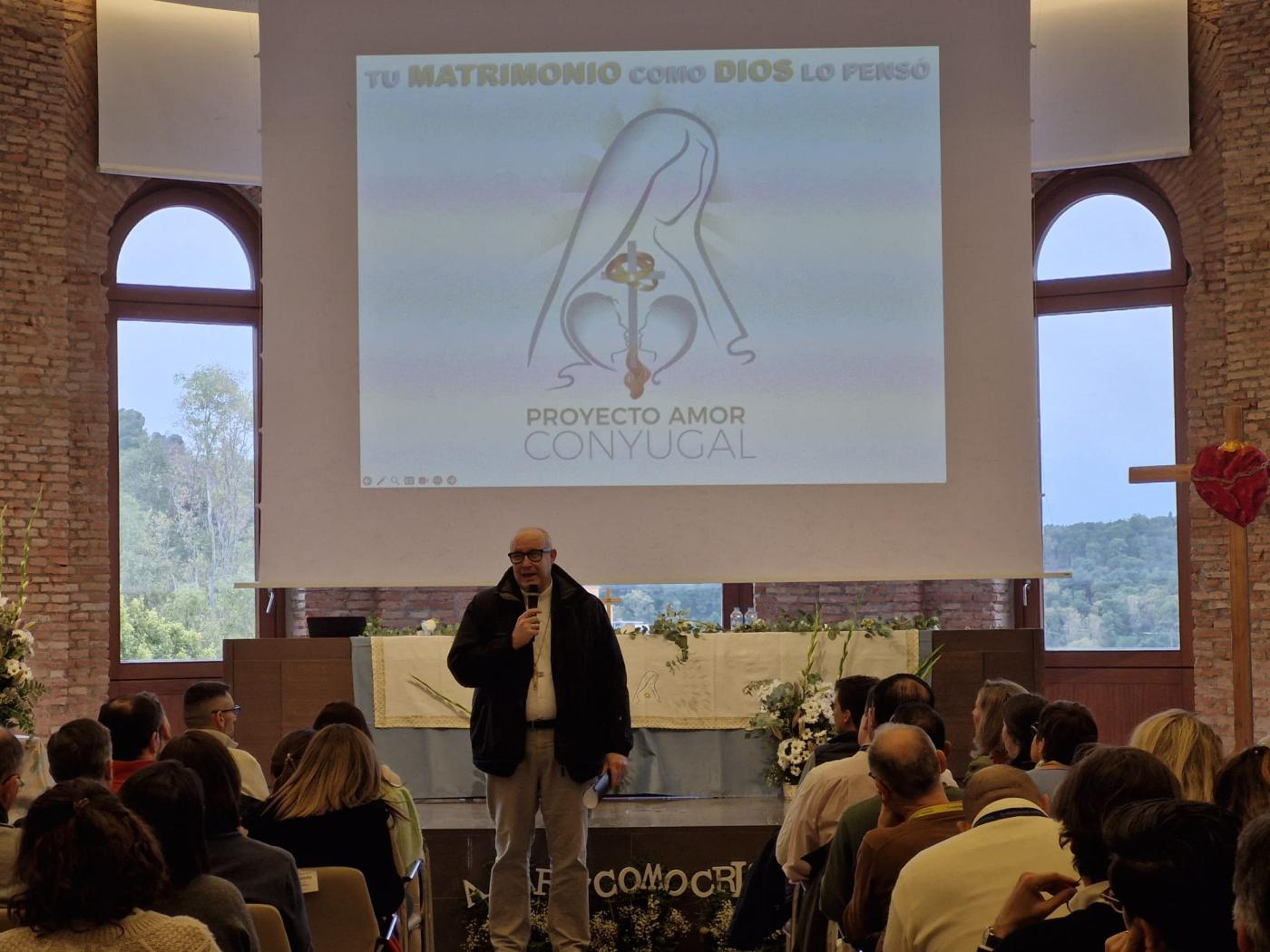 Proyecto Amor Conyugal recibe la visita de Mons. Satué