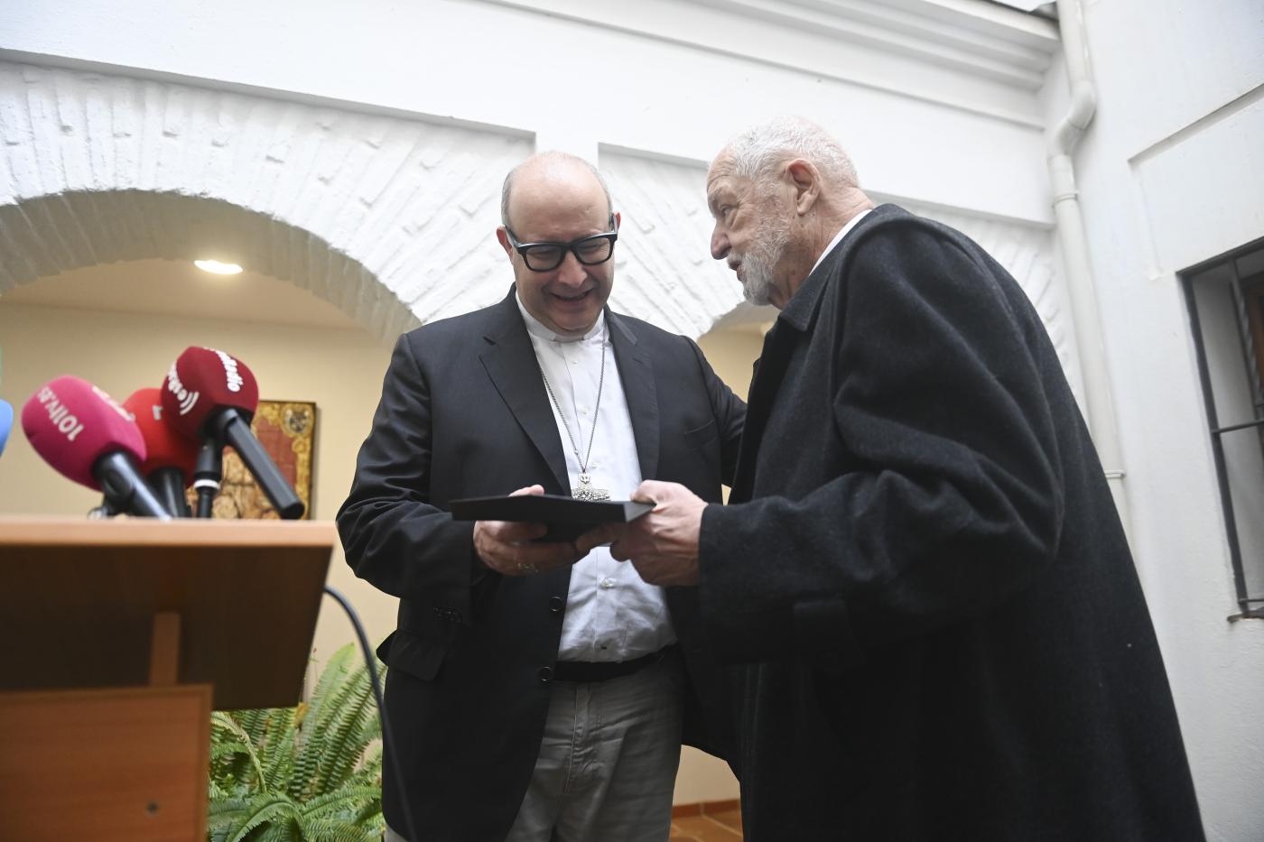 El obispo entrega los premios Cardenal Herrera en su decimotercera edición